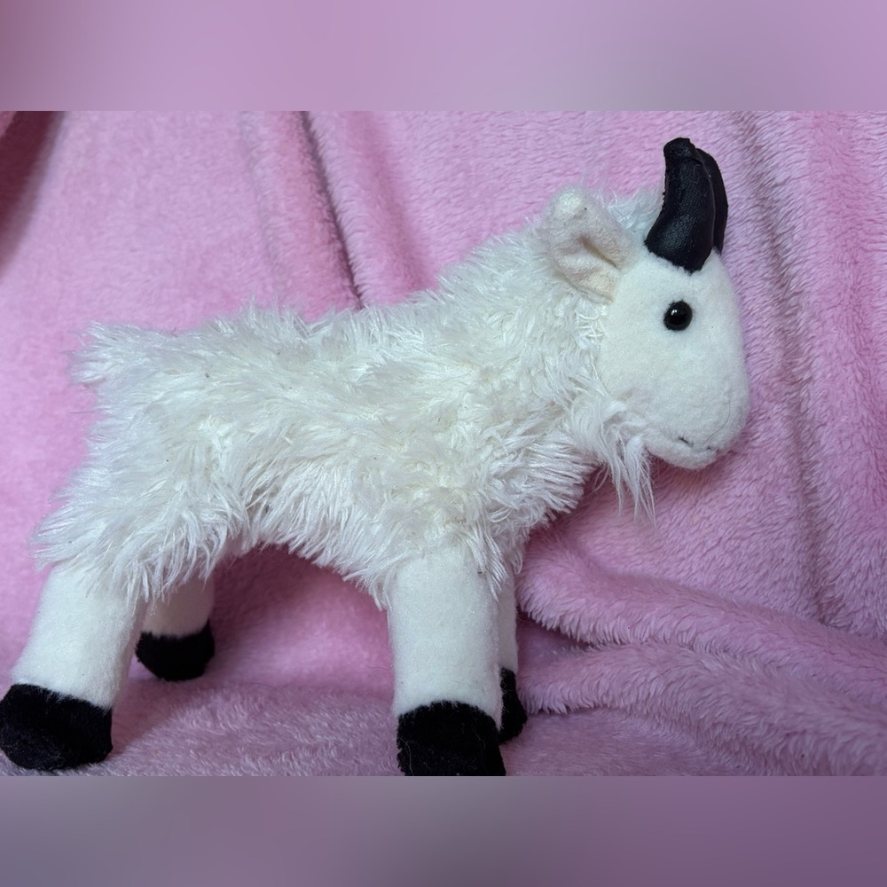 Douglas plush mountain goat - Picture 2 of 3